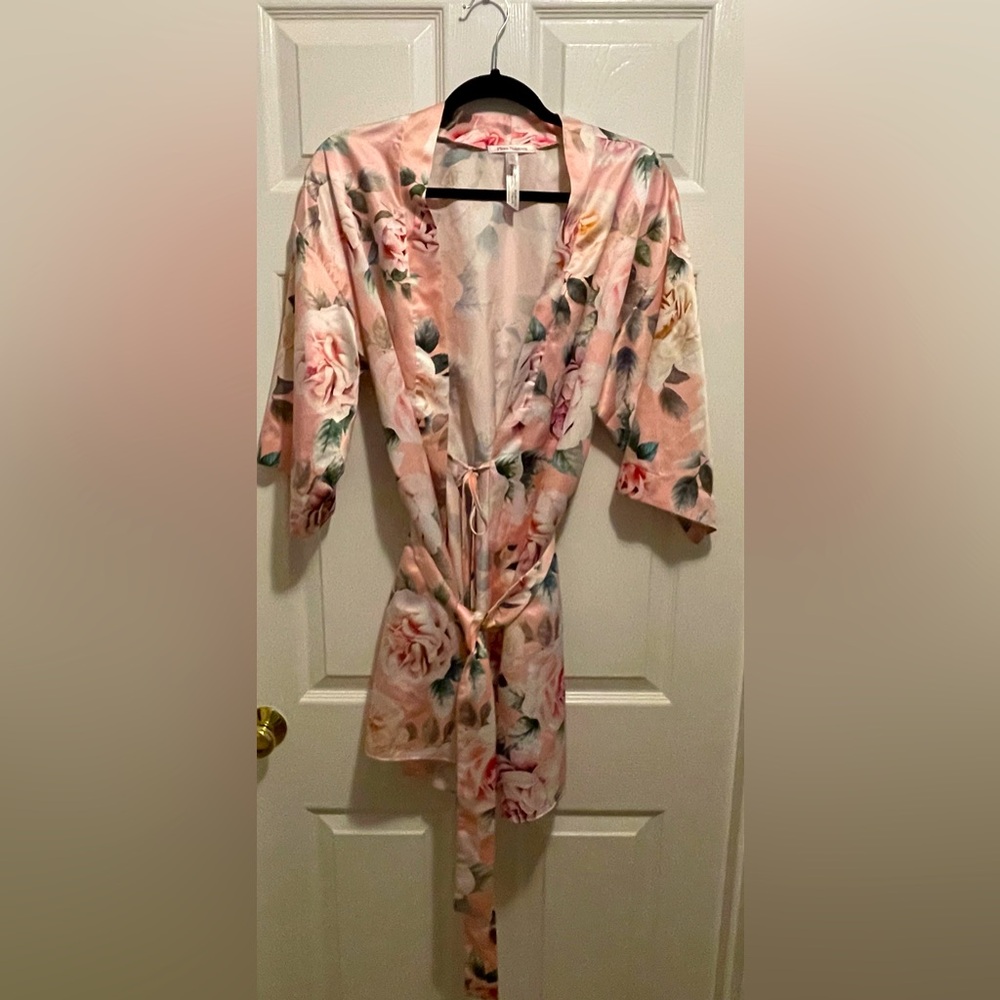 EUC Flora Nikrooz silk robe, size L/XL